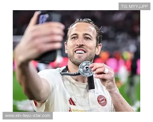 哈里·凯恩今天居然穿着运动鞋去机场？这反差也太日常了吧！