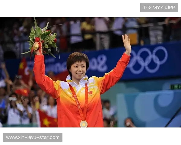 张怡宁比赛时冷若冰霜，下了场秒变话唠女神，这谁顶得住啊！